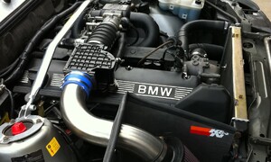 Historie: Výkony za babku: BMW M30