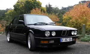 Recenze & testy: Autíčkář za volantem: BMW E28 M535i