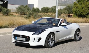 Novinky: Sodoma Gomora: čtyřválcový F-Type?