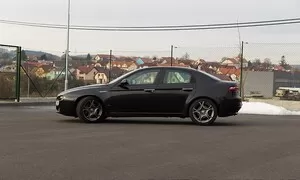 Bazarový snílek: Autíčkář na lovu 03/2014: R4 + R6 + V8