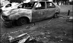 Autíčářův týden: Motor v kůži, ohně ve Francii a SUV pro lordy