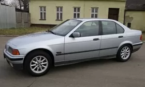 Bazarový snílek: Autíčkář na lovu: Zábavný sedan za pár babek