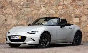 MX-5 zná svoji (americkou) cenu: Jen o $1,000 dražší než NC