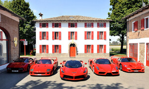 Novinky: Smečka hyperFerrari se prohání po Fioranu