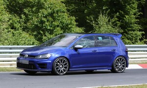 Novinky: Testovací Golf R420 už jezdí: Má pod kapotou pětiválec?