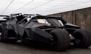 Novinky: Autíčkářův týden: Raketové štěně, chytré Land Rovery a možná přijde i Batman