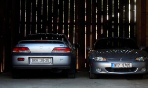 Autíčkářova garáž, Editorial: Blábol o roadsterech, okreskách a rychlé jízdě v pomalém autě...