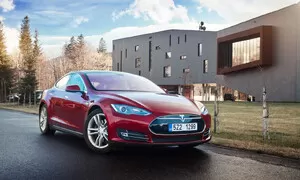 Autíčkář futurista, Novinky: Tesla Model S je tak dobrá, že rozbila hodnotící systém Consumer Reports!