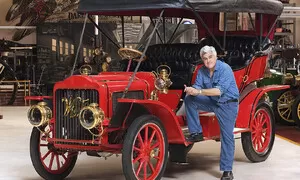 Auta slavných: Jay Leno, díl druhý. Špetka Francie a závan starých dobrých časů.