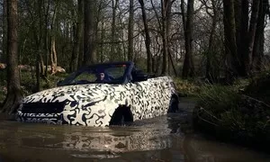 Range Rover Evoque Convertible se brodí. Vyrobili u RR nesmysl, nebo perfektní univerzál?