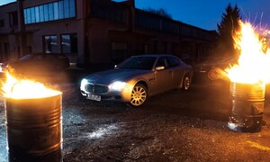 Kafe&Káry: Mikulášské Kafe&Káry Praha: Hromada kár a hořící sudy