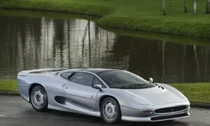 Historie, Novinky: Na prodej je Jaguar XJ220 zn. sotva jetý