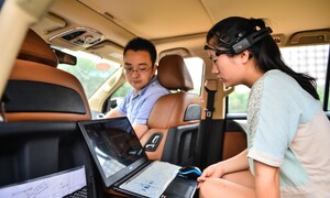 Novinky: Čína vyvíjí ovládání auta myslí