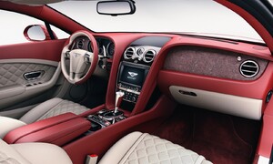 Novinky: Dřevo je pro socky, u Bentley teď frčí kámen