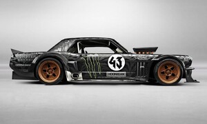 Novinky: Lewis Hamilton si dělal zálusk na Hoonicorn Kena Blocka