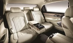 Novinky: Genesis G90 vás vítá, aneb Posaďte se, prosím