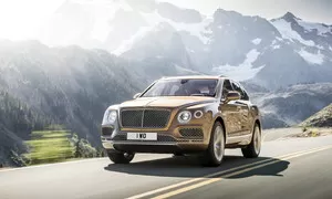 Novinky: Bentayga kupé: X6 od Bentley? Fotbalistův sen?