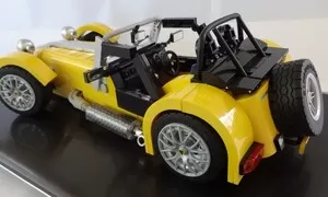 Postavte si malého Caterhama Super Seven