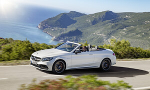 Novinky: Mercedes představuje nové C63, včetně verze kabriolet