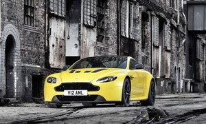 Novinky: Aston Martin V12 Vantage S s manuální „psí nohou“