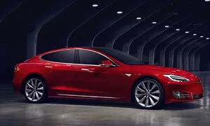 Autíčkář futurista, Novinky: Tesla Model S obdržela mírný masku-eliminující facelift