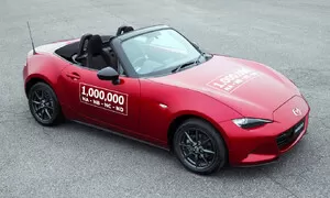 Novinky: Mazda vyrobila jubilejní miliontou Miatu