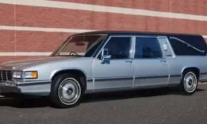 Bazarový snílek: Cadillac DeVille Hearse