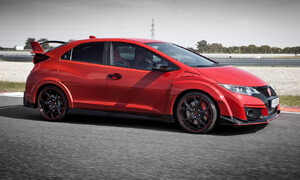 Editorial: Neporazitelné hot hatche a zase ta Nordschleife