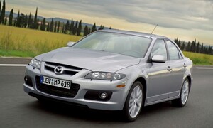 Bazarový snílek: Autíčkář na lovu: Sedany, které vás překvapí