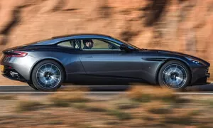 Aston Martin DB11: Bez křídla a přece s přítlakem
