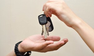 Autíčkář se ptá: Autíčkář se ptá: Půjčovat nebo nepůjčovat auto?