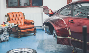 Novinky: Po Japonci v Praze zbylo pouze jedno hodně široké Porsche