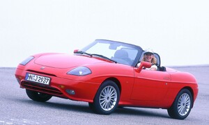 Bazarový snílek: Hrdinové za babku: Fiat Barchetta