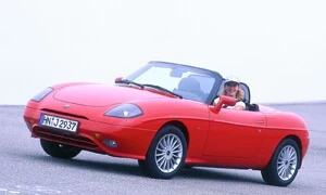 Bazarový snílek: Hrdinové za babku: Fiat Barchetta