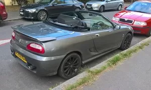 Jak se žije s volantem na špatné straně auta