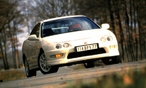 Editorial, Historie: Přehled cen sporťáků a hot hatchů z roku 2000. Slabší, ale dražší.