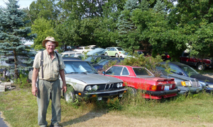 Novinky: Když se člověk zblázní: Stařík z Michiganu vlastní 218 aut, nepojízdných...