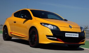 Editorial: O moderních hot hatchích a radosti z rychlosti