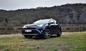Autíčkář futurista, Recenze & testy: Toyota RAV4 2,5 Hybrid AWD: Dokáže hybrid nahradit diesel?