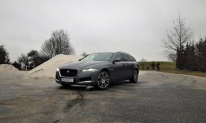 Recenze & testy: Jaguar XF Sportbrake 25t: Možná až příliš dravá kočka