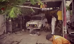 6 fází šílenosti. Je lepší vybydlená limuzína nebo dieselová RX-7?