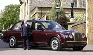 Garáž britské královské rodiny: Proč mají paparazzi smůlu a proč jezdí Aston Martin na pálenku?