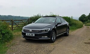 Recenze & testy: Volkswagen Passat 2.0 TDI: Zrcadlový Passat v zemi královny