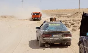Mongol Rally 2018 část 5. : O bílém městě, ohnutých kolech a spoustě písku