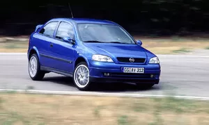 Hrdinové za babku: Opel Astra OPC 1