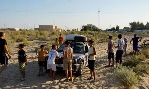 Mongol Rally 2018 část 6. : O driftující Sieře, noci v pivovaru a rezavých lodích