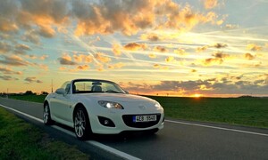 Autíčkářova garáž: Autíčkářova garáž: MX-5 NCFL 2.0 - Jak se rodí a umírají jednorožci