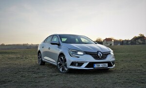Recenze & testy: Renault Mégane GrandCoupé 1.3 TCe: Malý talisman pro štěstí