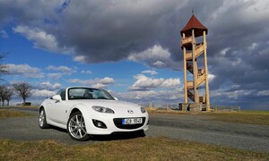 Autíčkářova garáž, Recenze & testy: Autíčkářova garáž: Mazda MX-5 2.0 Sports Line - Proč ji nikdo nemá rád?