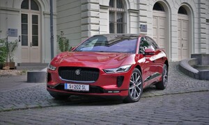 Recenze & testy: Jaguar I-Pace EV400 S AWD: Budoucnost v zářných barvách